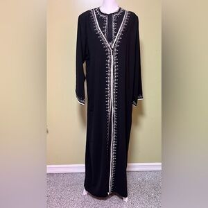 Black embroidered long sleeve abaya with white trim, 3 buttons on outer shell
